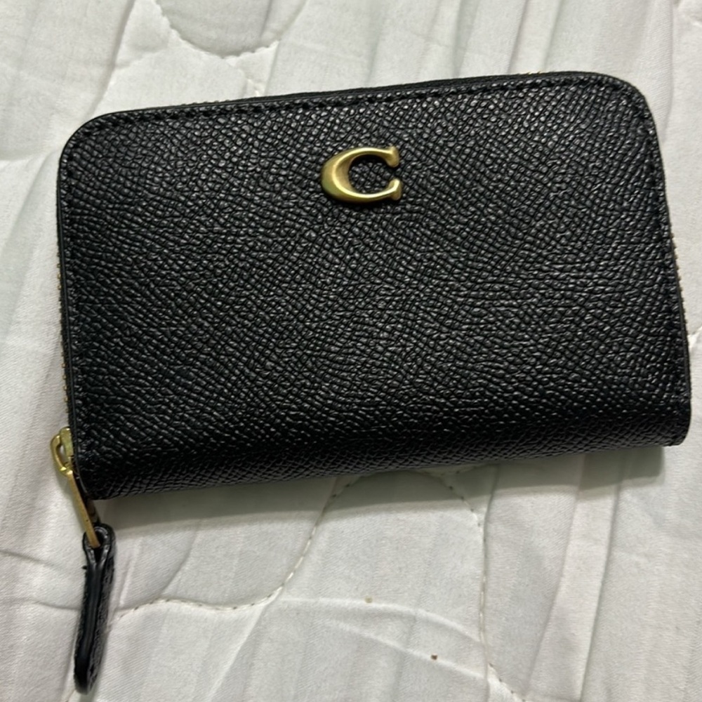 Coach Essential Small Zip Around Card Case